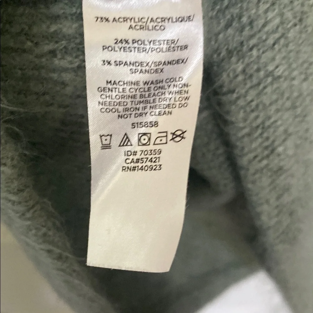 Loft Women's Soft Green Sweater - Picture 3 of 3